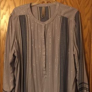 Melissa McCarthy Long blouse